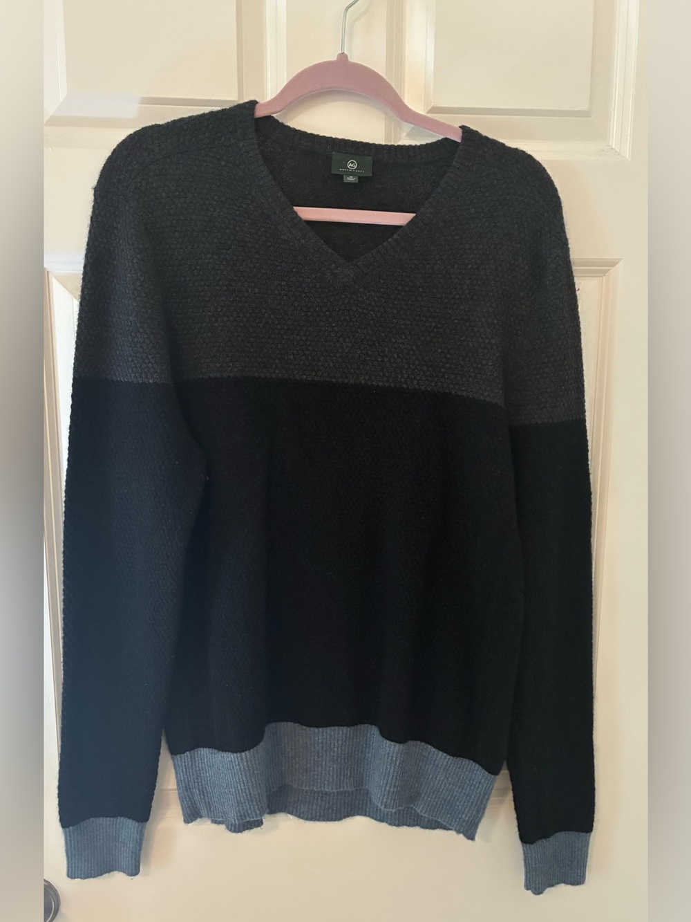 AG Green Label Men's Colorblock V-Neck Sweater - Black & Dark Gray